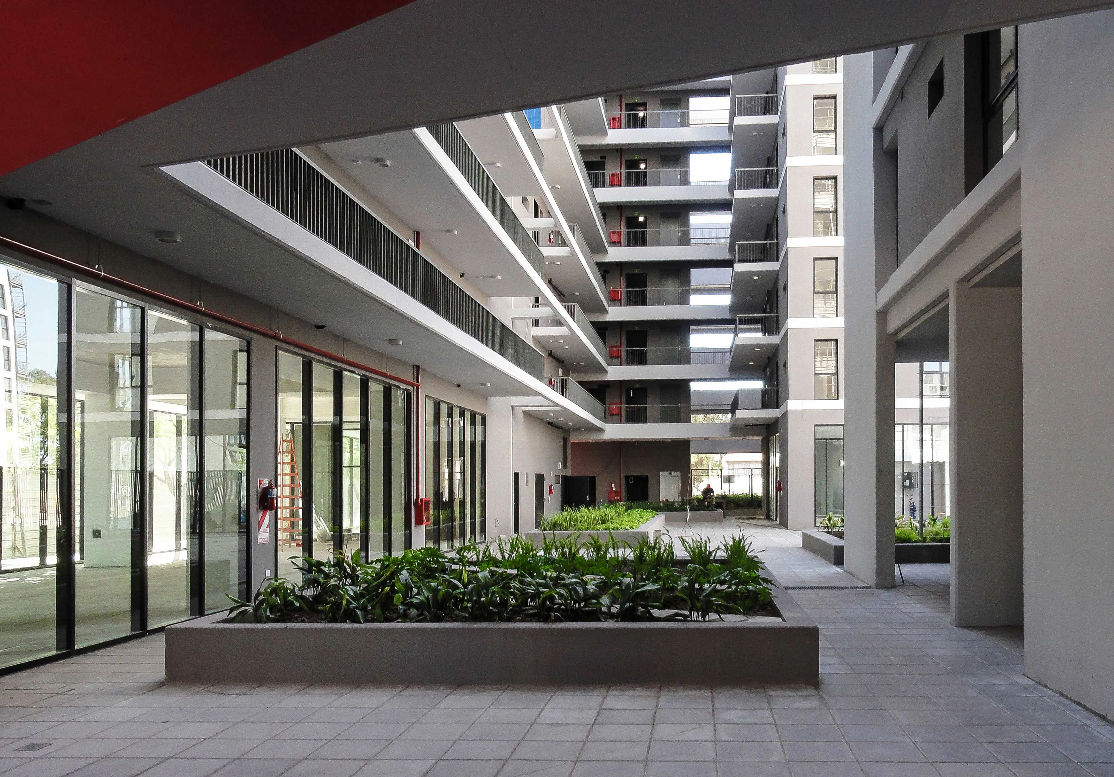 Vista del patio interno - Viviendas Villa Olímpica, Ciudad de Buenos Aires, Argentina.